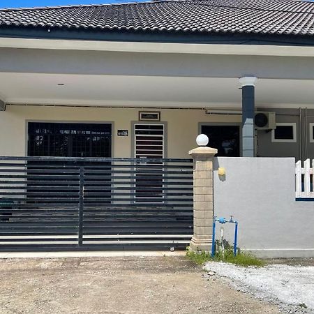 Nikmat Homestay RIYADH Kampong Tuan Mandak Luaran gambar