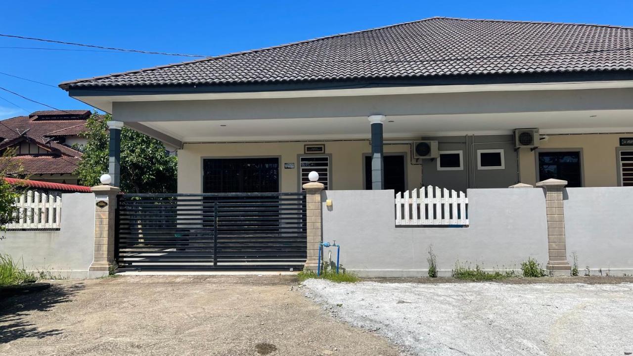 Nikmat Homestay RIYADH Kampong Tuan Mandak Luaran gambar