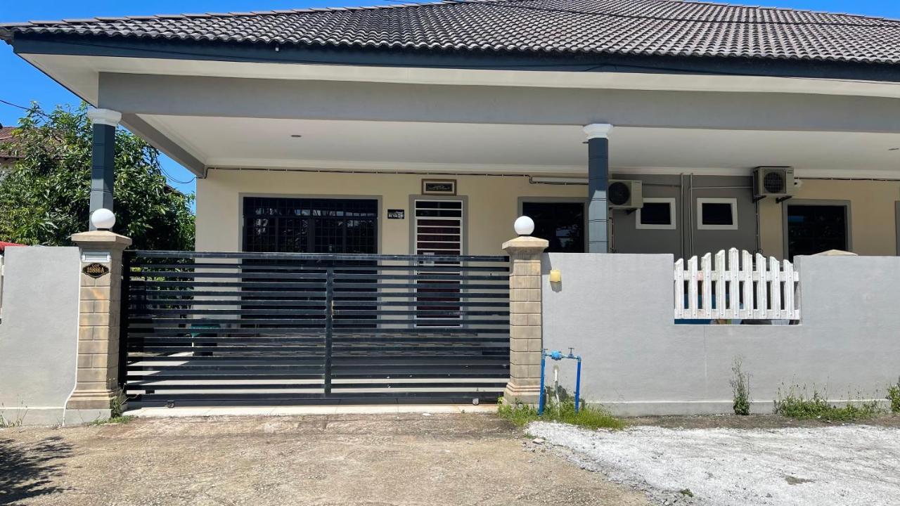Nikmat Homestay RIYADH Kampong Tuan Mandak Luaran gambar
